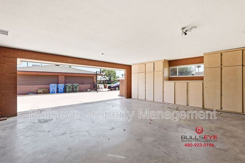 Building Photo - 1617 W Flower Cir N