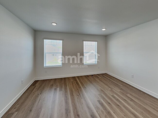 Building Photo - 4816 85th Dr NE