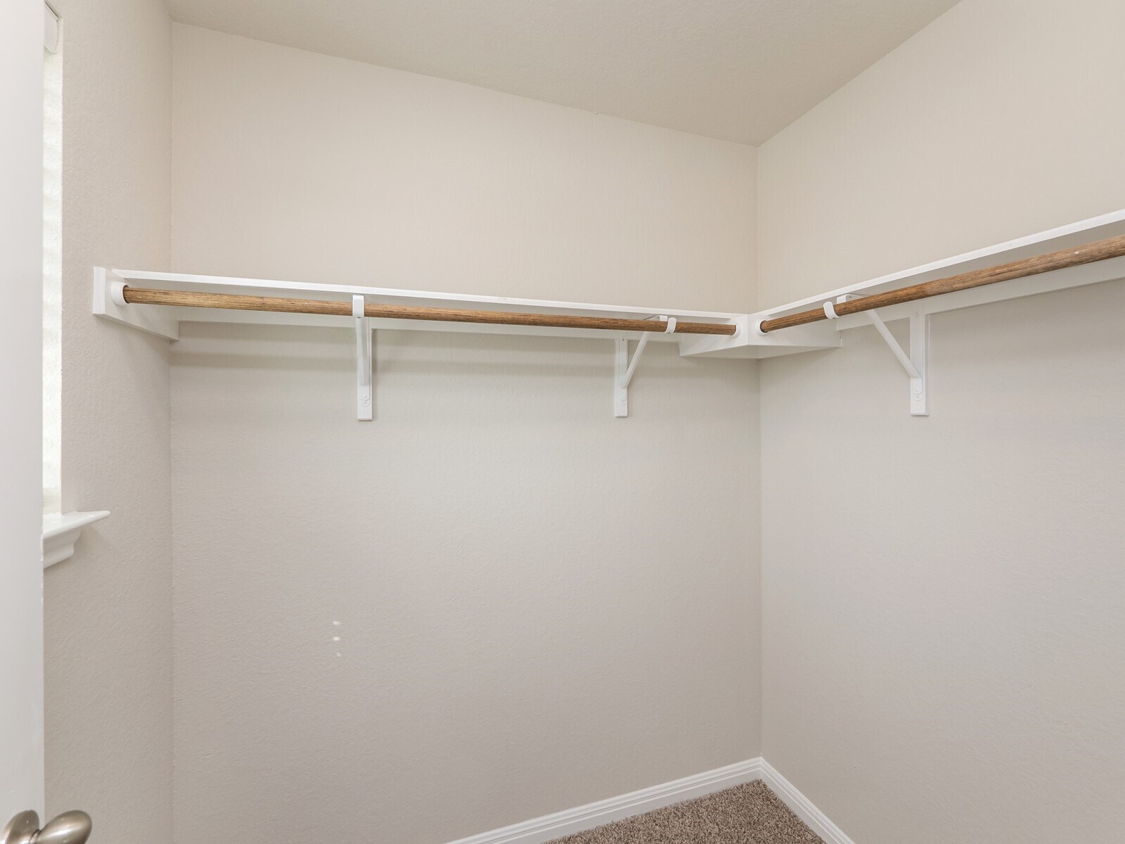 Building Photo - 120 Serpens St