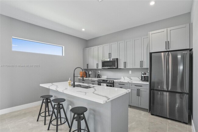 Building Photo - 808 NW 5th Terrace