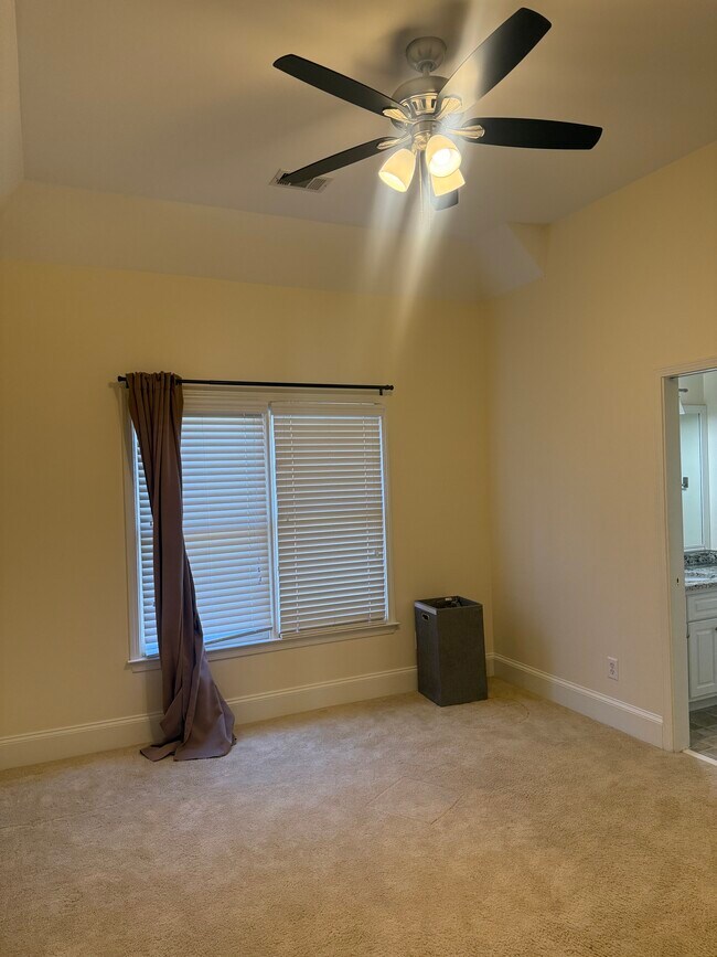 Building Photo - 2745 Lenox Rd NE