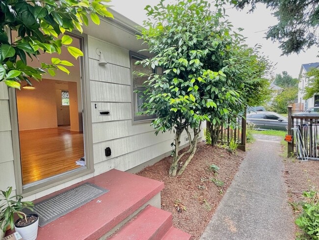 Building Photo - CURFN01