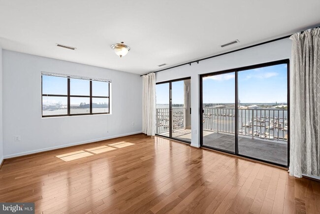 Building Photo - 2702 Lighthouse Point E