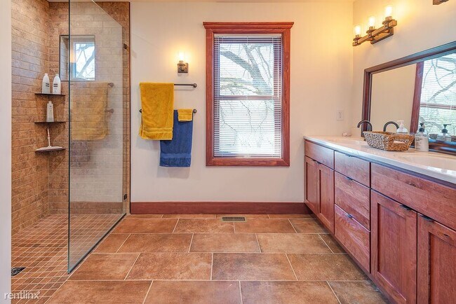 Building Photo - 4 br, 3.5 bath House - 351 Beaverdam Loop ...