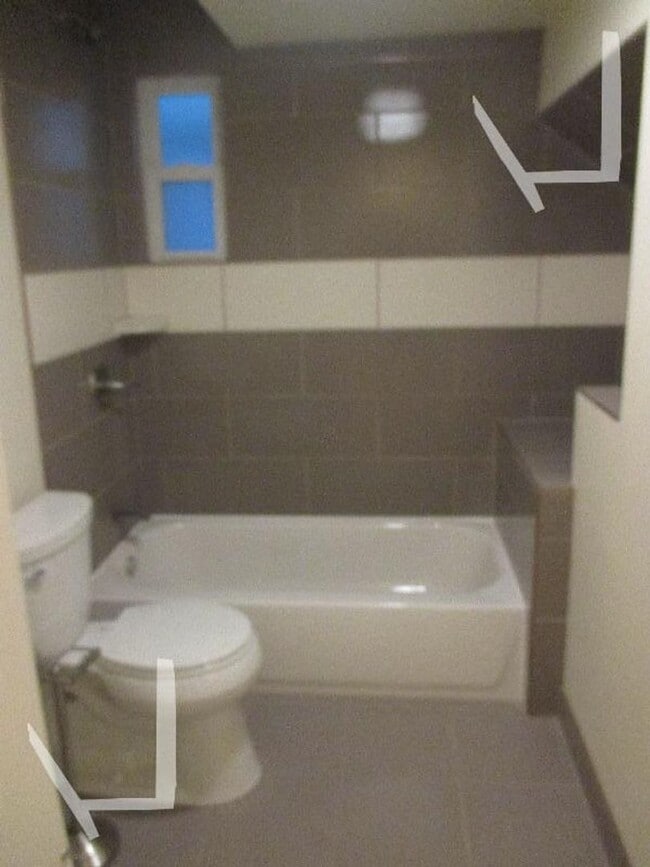 Building Photo - 3 bed in brookline village