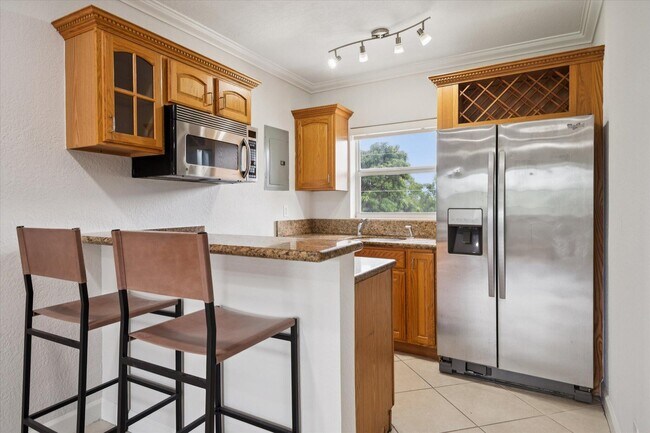 Building Photo - 924 SE 2nd St