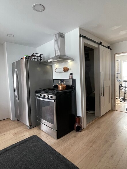 Building Photo - 419 S Mill St