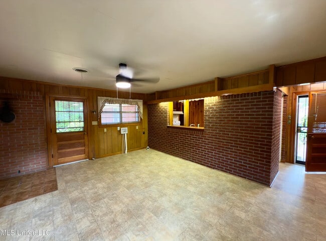 Building Photo - 110 Shadowlane Dr