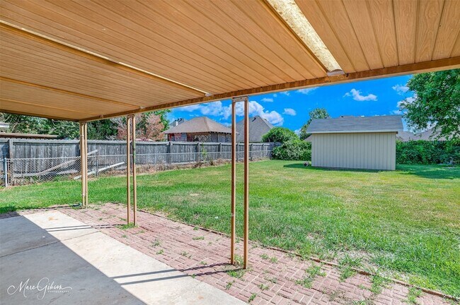 Building Photo - 2121 Venus Dr
