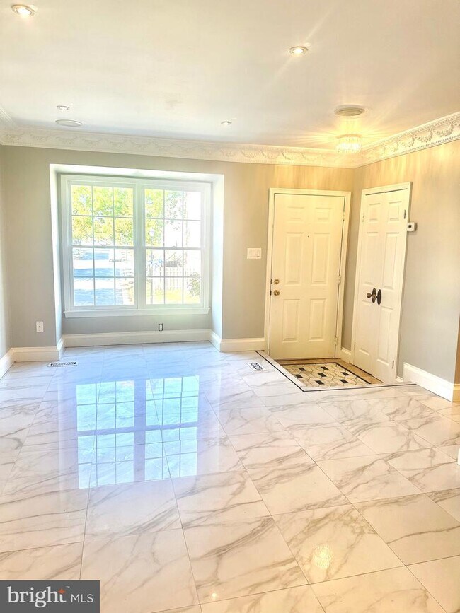 Building Photo - 7819 Colonial Springs Blvd