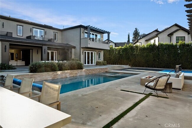 Building Photo - 15547 Valley Vista Blvd