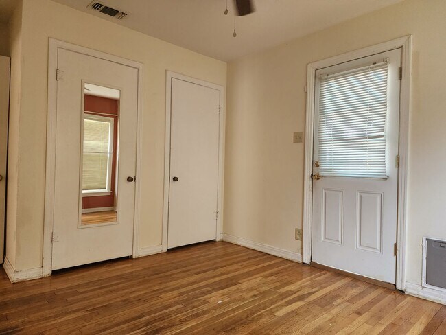 Building Photo - Cozy 3 bedroom 1 bath 1432 sq ft home COMING SOON!