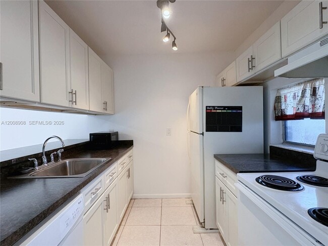 Building Photo - 8550 N Sherman Cir