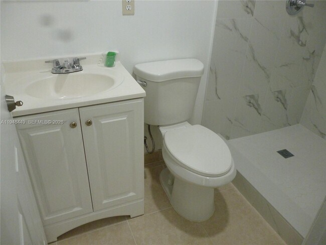 Building Photo - 4611 SW 19th St