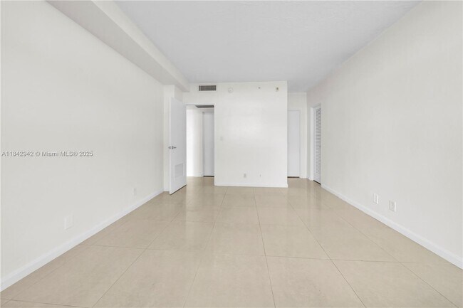 Building Photo - 3000 S Ocean Dr