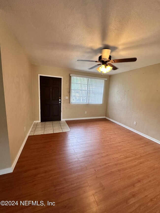 Building Photo - 555 Nightingale St