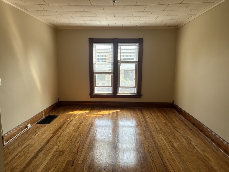 Living Room - 305 N Lowell Ave