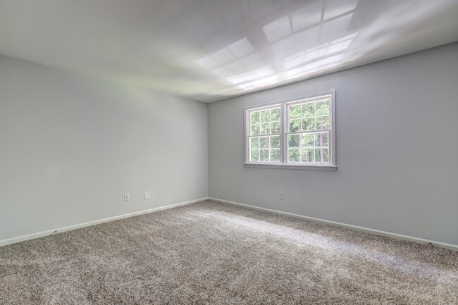 Building Photo - 6520 Roswell Rd