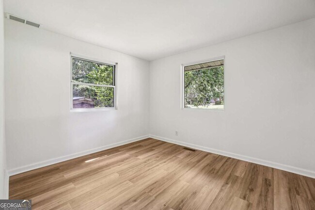 Building Photo - 3705 Donaldson Dr NE