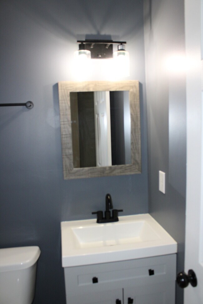 Building Photo - 3bed 1 bath in Independence - Newer Build