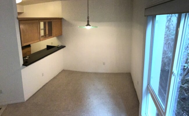 Dining area - 3721 Jasmine Ave