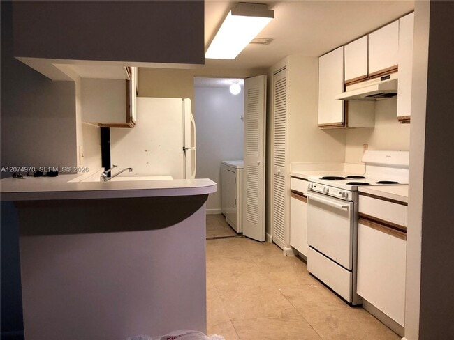 Building Photo - 9855 Westview Dr