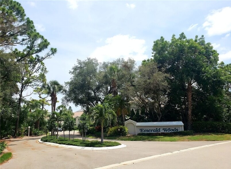 Building Photo - 50 Emerald Woods Dr