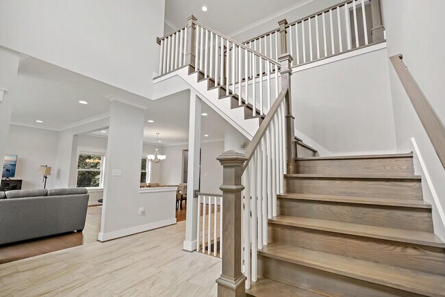 Building Photo - 5804 Poplar Ln