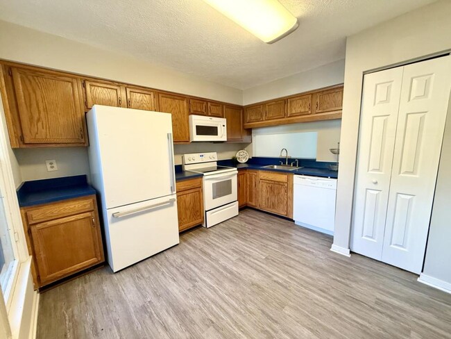 Building Photo - 2504 Thicket Greene Ct