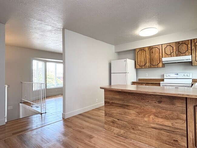 Building Photo - Awesome Split Entry with New Paint & Floor...
