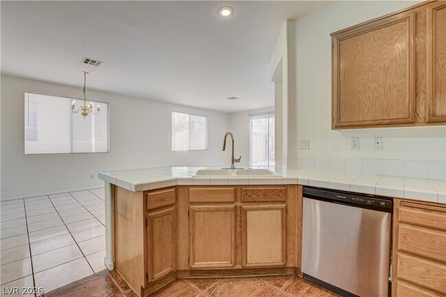 Building Photo - 9890 Ridgehaven Ave