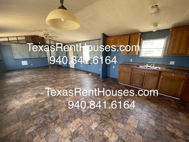 Building Photo - Horse Lover's Dream !!! Located in Award W...