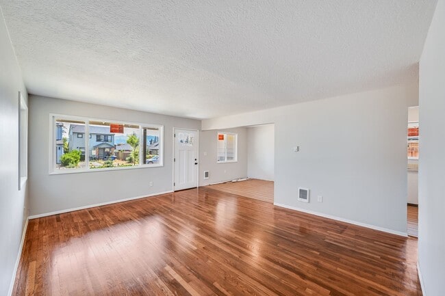 Building Photo - 8131 SE 68th Ave