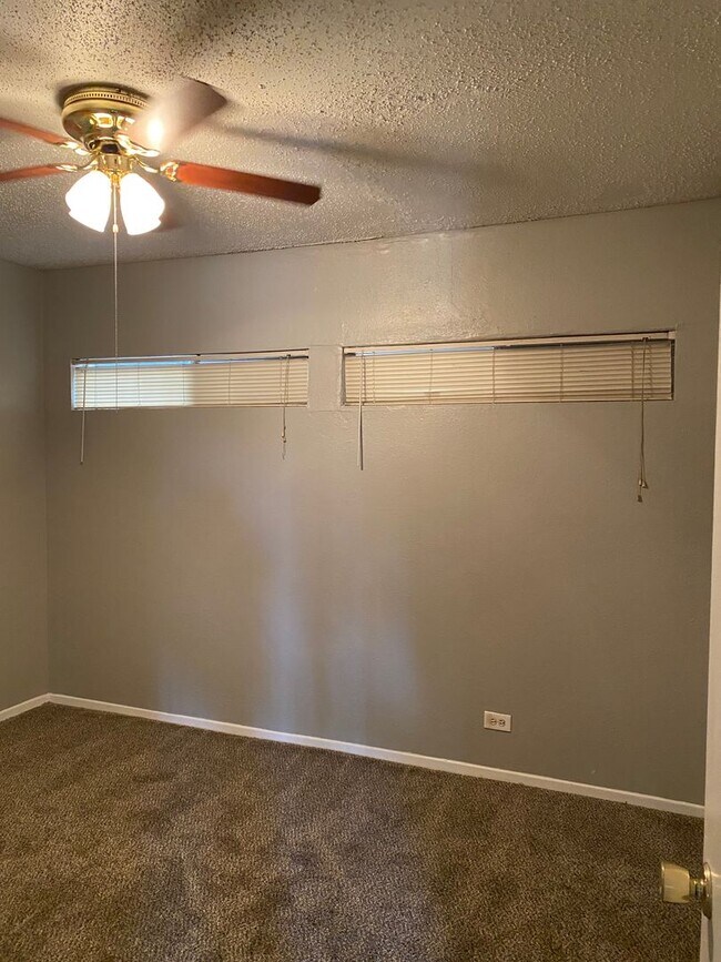 Building Photo - Spacious 2-Bedroom Near North Star