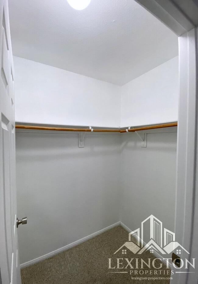 Building Photo - Stunning, 2BD/1BA, Condo in the Villaggio Community off Madison Ave. and Auburn Blvd.! ***Move-in...