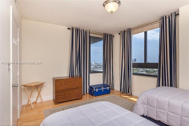 Building Photo - 1330 West Ave