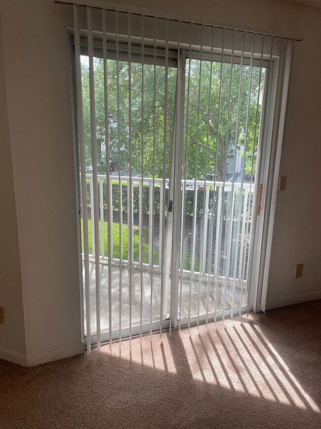 Building Photo - One bedroom condominium