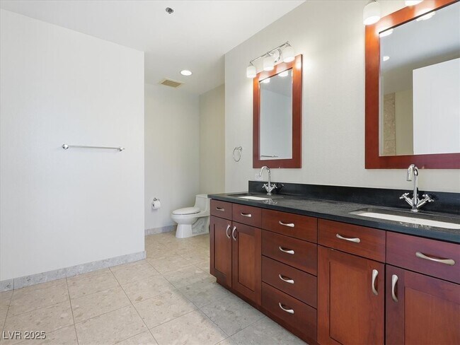 Building Photo - 4575 Dean Martin Dr