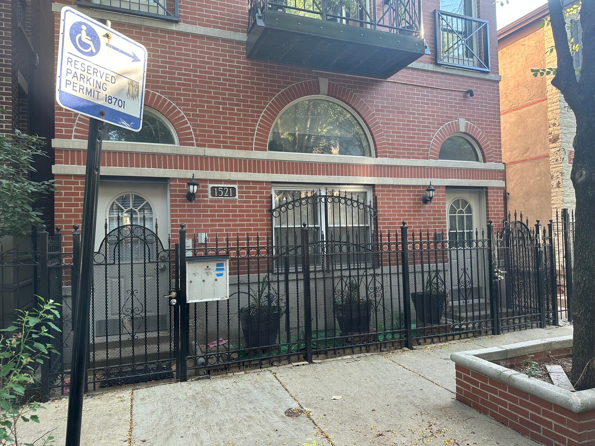Building Photo - 1521 W Walton St