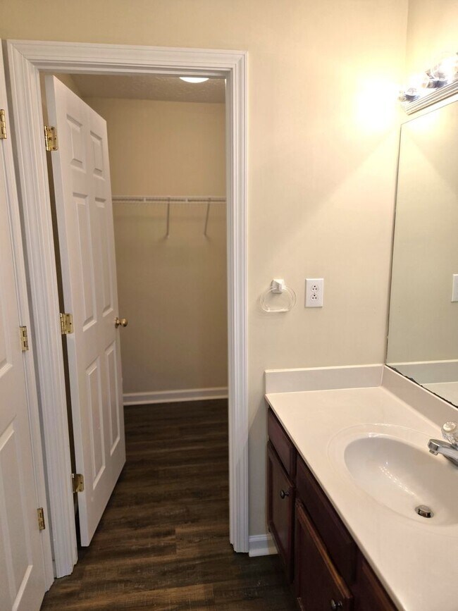 Building Photo - 3 Bedroom Ranch in Great Acres 251024