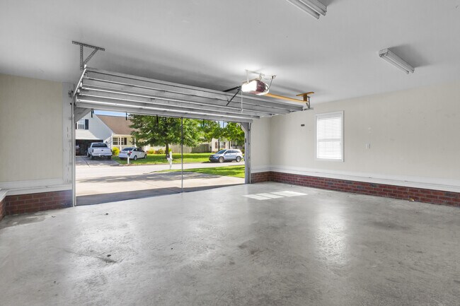 Building Photo - 110 Delanie Way