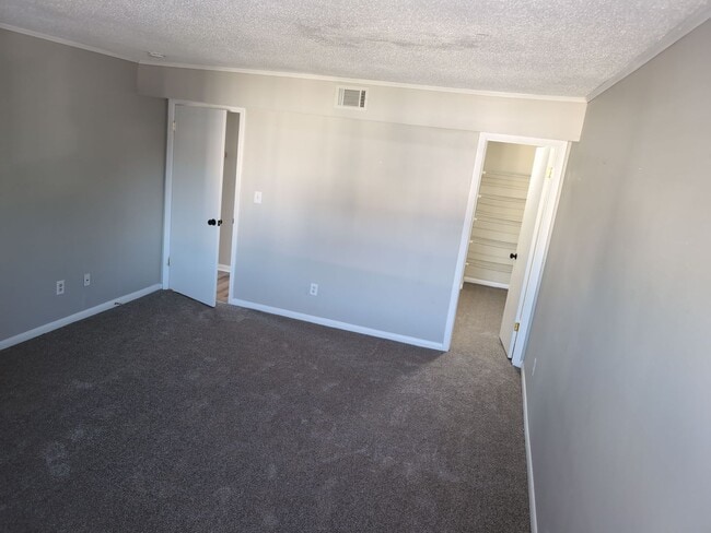 Building Photo - 526 Glenn Regis Way