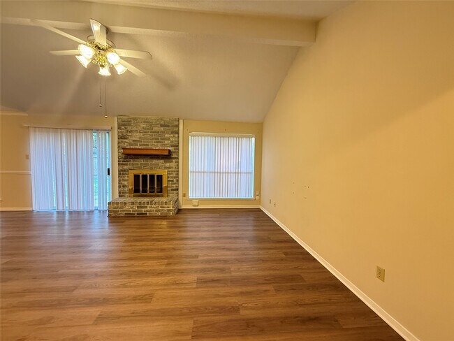 Building Photo - 15307 Pebble Lake Dr