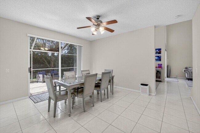 Building Photo - 6468 NW 78th Pl