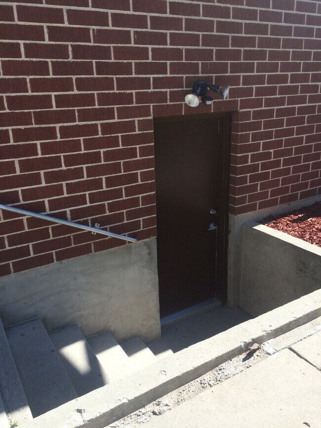 Building Photo - Beautiful Updated 4 Bedroom Home with Large Fenced Yard!