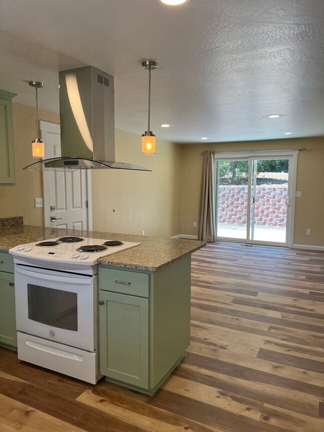 Building Photo - Newly remodeled three bedroom, two bath home - Available Late May