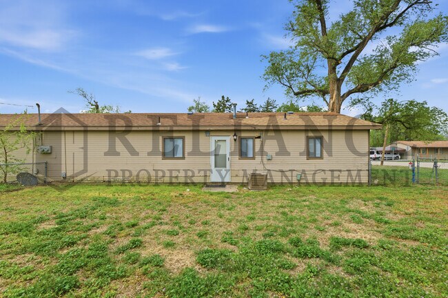 Building Photo - 5026 W Newell St