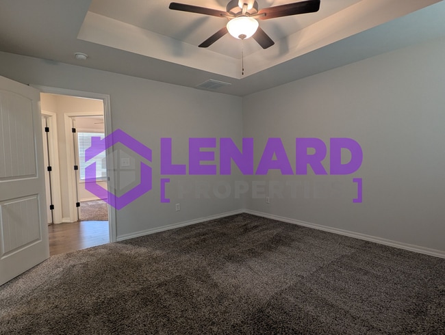 Building Photo - Spacious 3 Bedroom Home!