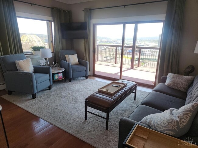 Building Photo - 399 Oregon St