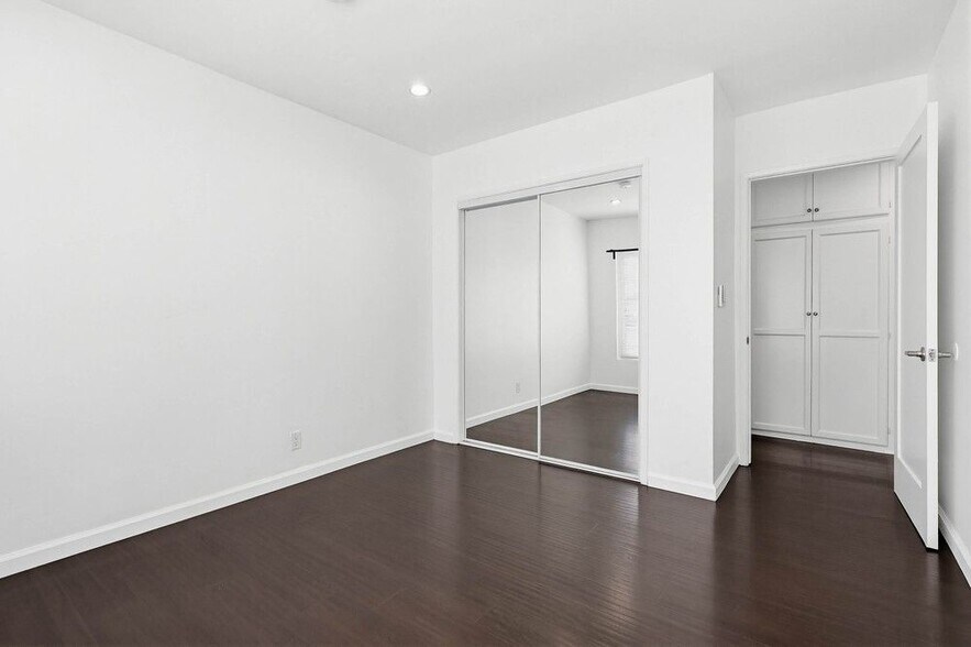 Building Photo - 6065 Pickford Pl